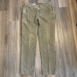 Orvis Men's Cargo Pants in Olive Green